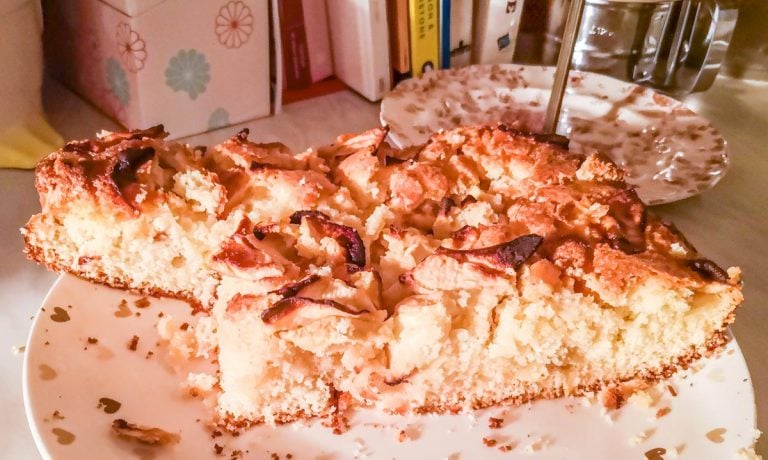 Simple Apple Traybake Recipe – A Sweet Treat