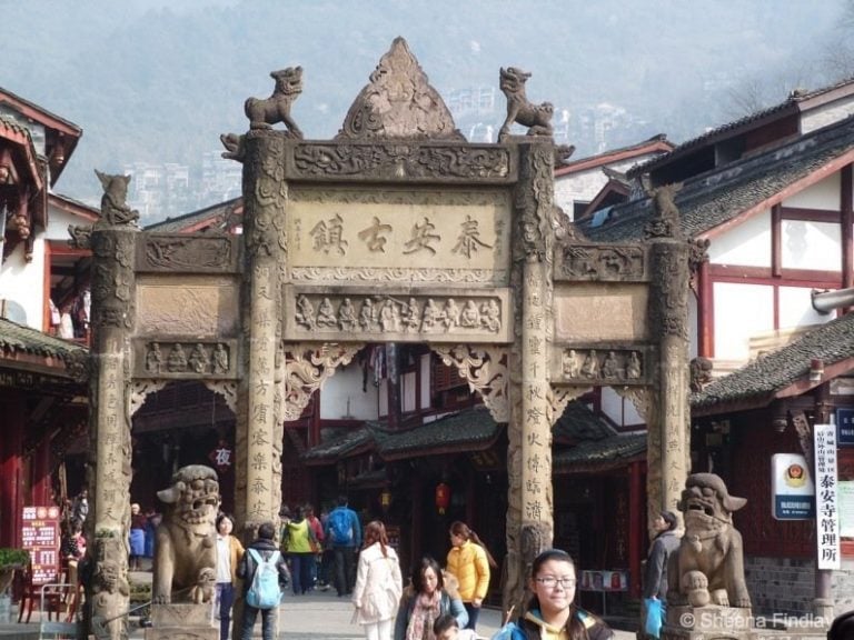 A hike up and across Qingcheng Mountain of China