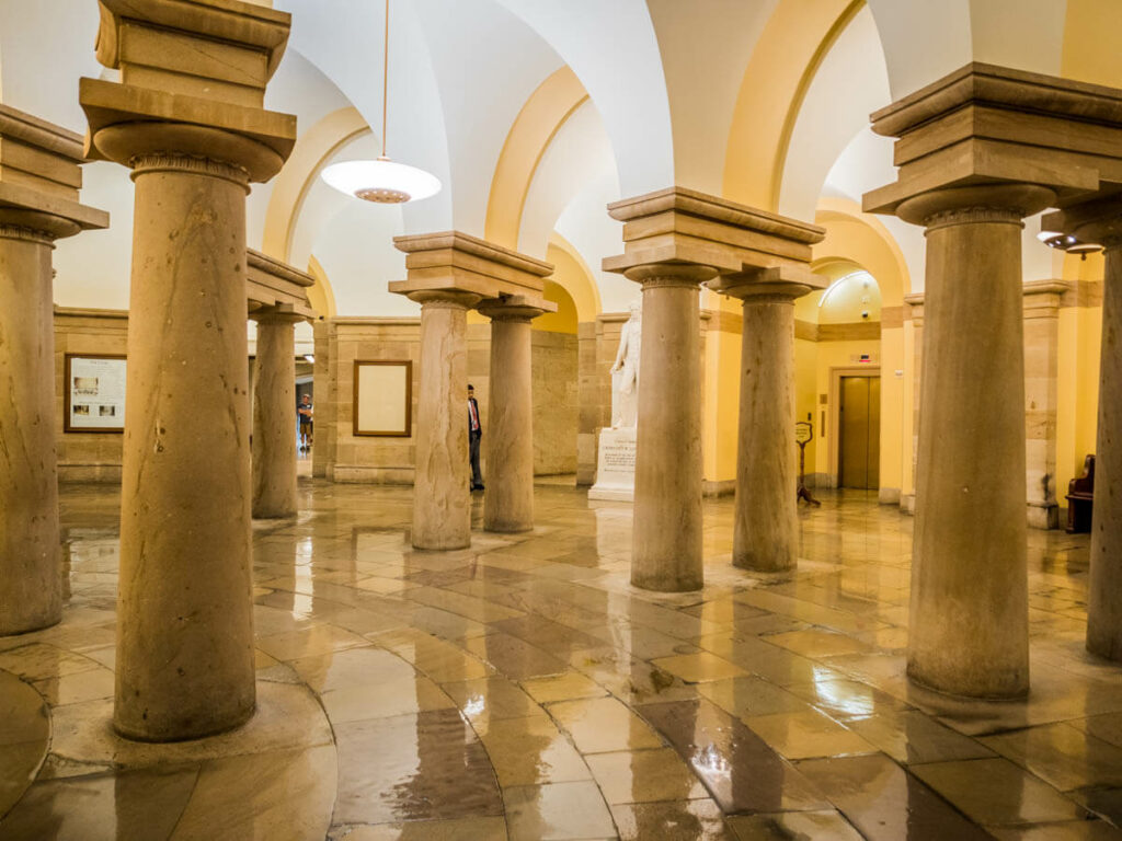 crypt columns under the capitol