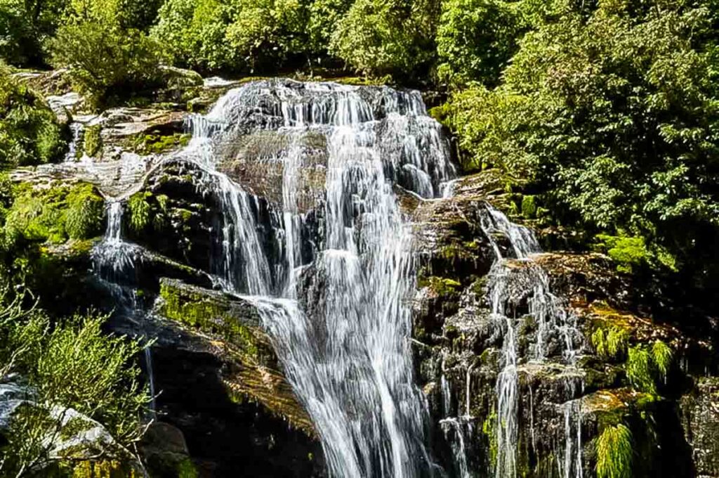 waterfall on milford track