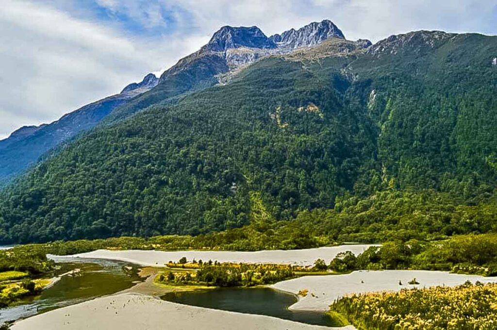 mountains and valley on milford track