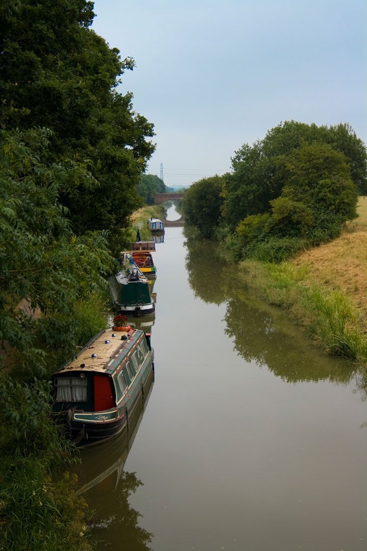 Wiltshire - Walking Along The Kennet and Avon Canal