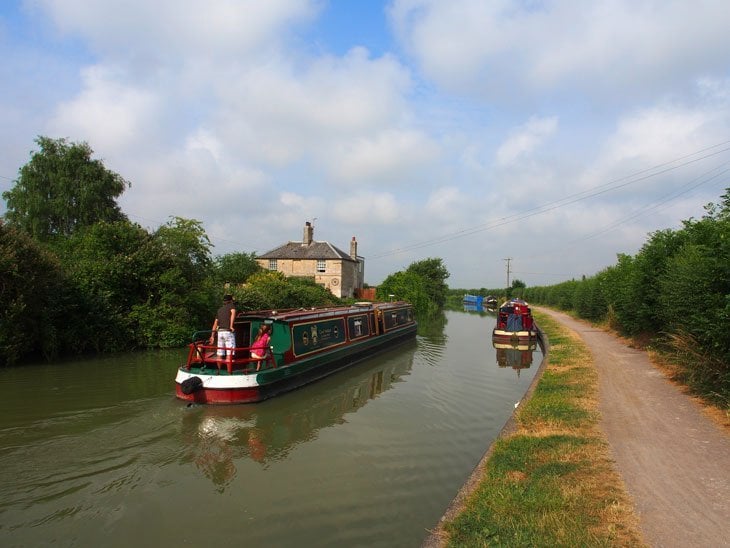 Wiltshire - Walking Along The Kennet and Avon Canal