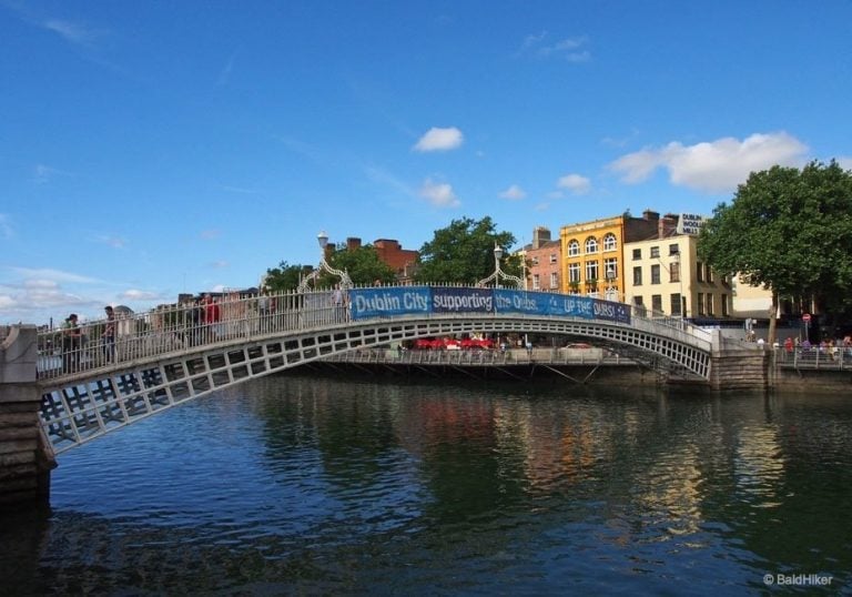 Dublin: Ha’penny Bridge over The Liffey