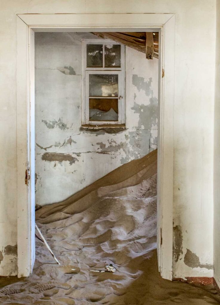 sand fixed doors Kolmanskop