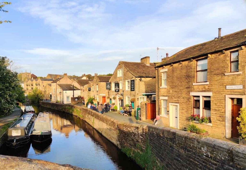 passing through skipton on wideboat