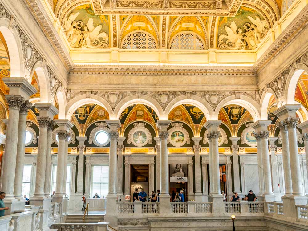 the great hall pillars and art