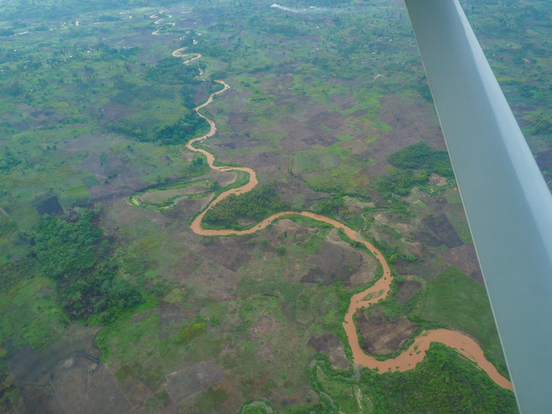 Uganda - A Caravan Flight Entebbe to Kihihi 7