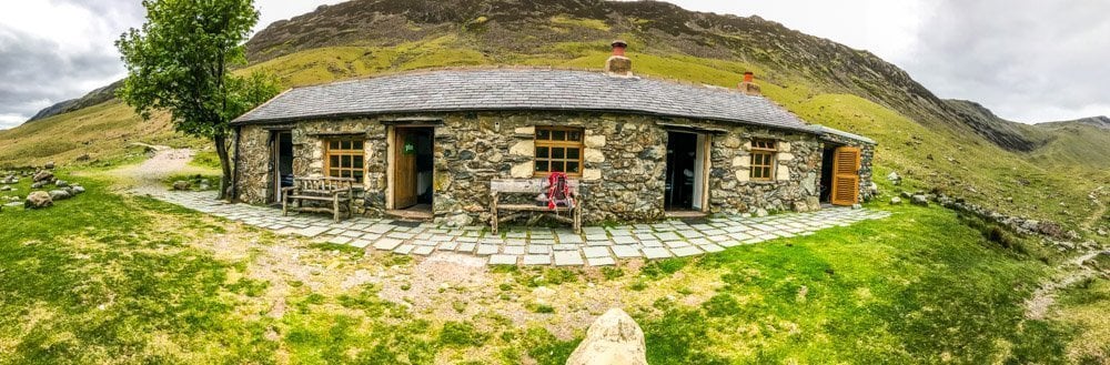 black sail hut from front