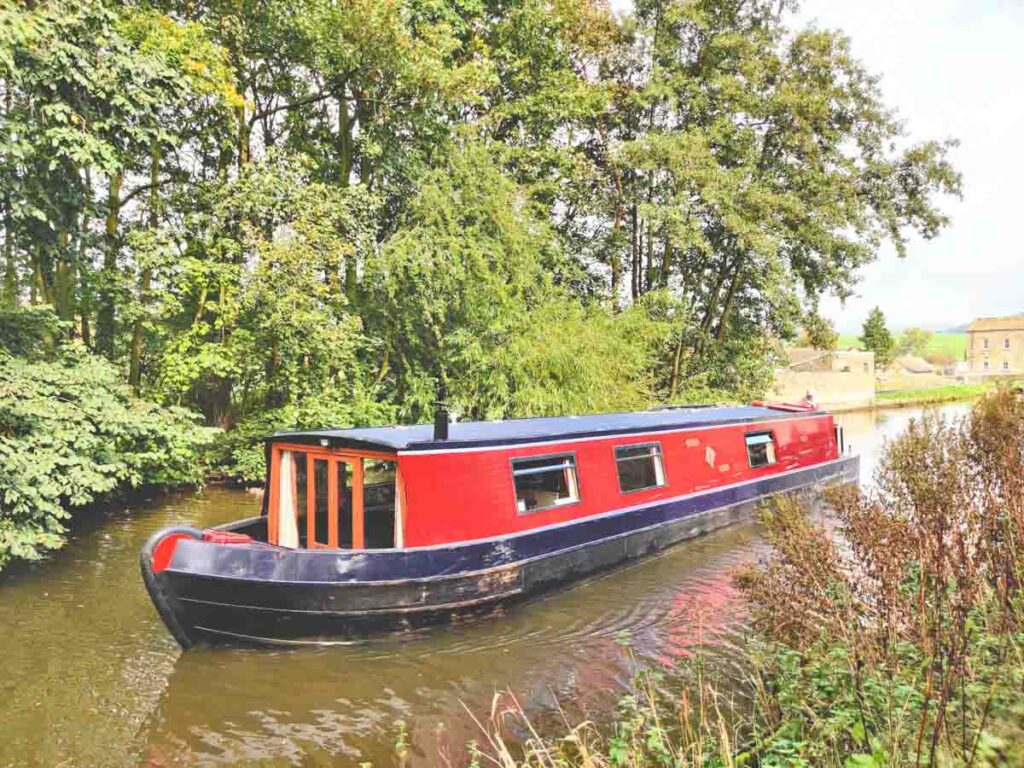 Widebeam canal boat